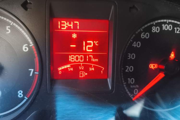 Used Volkswagen Jetta 2017 1.4L Manual Fashion Edition Odometer Close Up