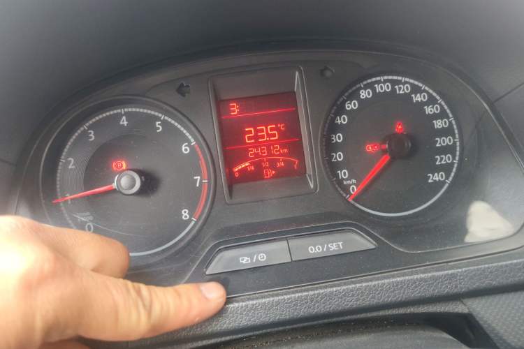 Used Volkswagen Jetta 2017 1.4L Manual Fashion Edition Odometer Close Up