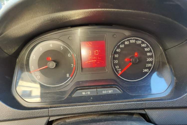 Used Volkswagen Jetta 2017 1.4L Manual Fashion Edition Odometer Close Up