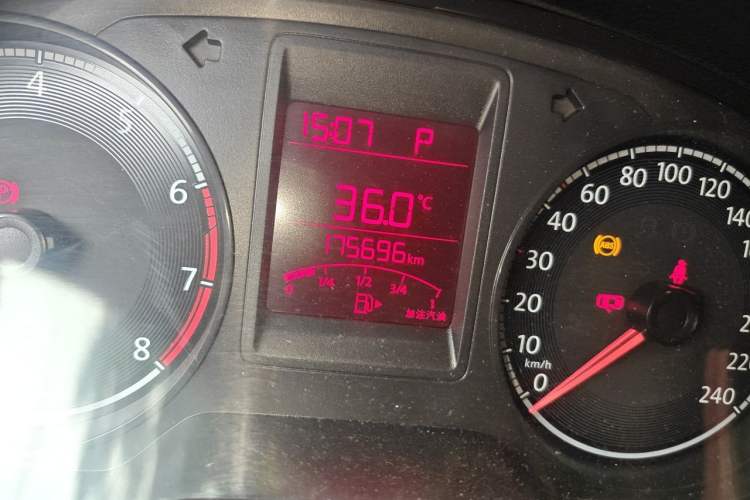 Used Volkswagen Jetta 2017 1.5L Automatic Fashion Model Odometer Close Up