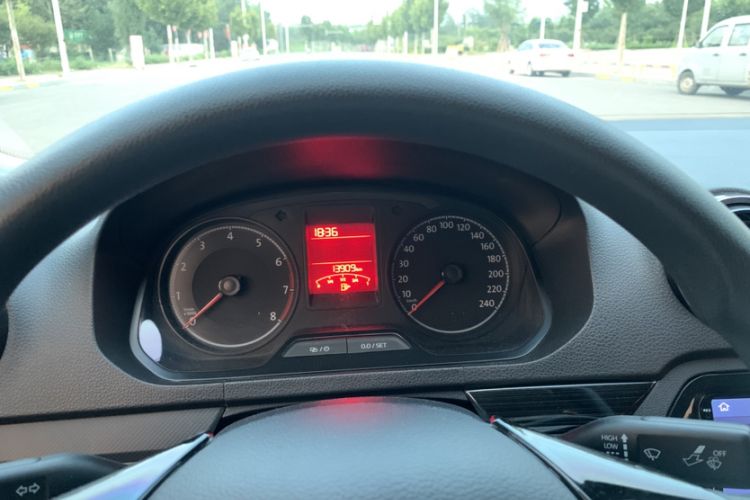 Used Volkswagen Jetta 2017 1.5L Automatic Fashion Model Odometer Close Up