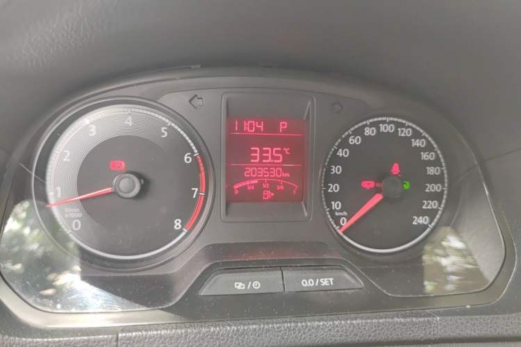 Used Volkswagen Jetta 2017 1.5L Automatic Fashion Model Odometer Close Up
