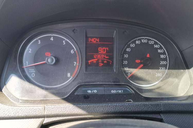 Used Volkswagen Jetta 2017 1.4L Manual Fashion Edition Odometer Close Up