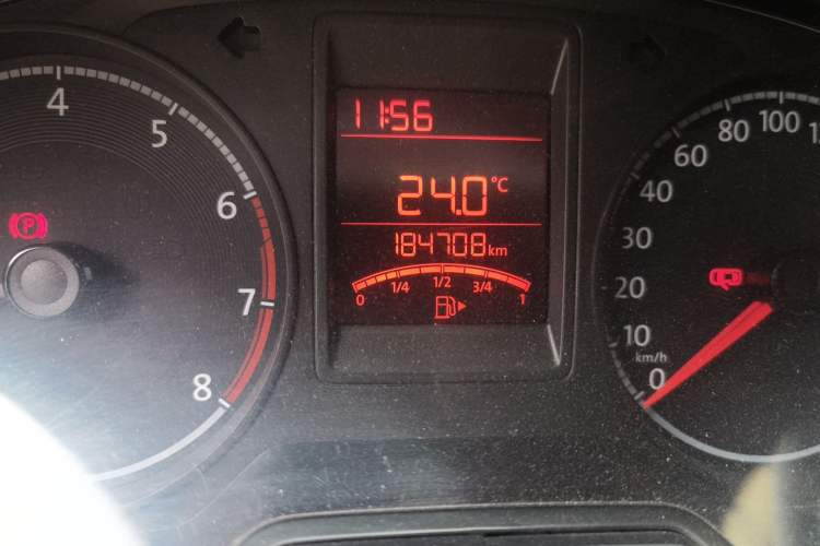Used Volkswagen Jetta 2017 1.4L Manual Fashion Edition Odometer Close Up