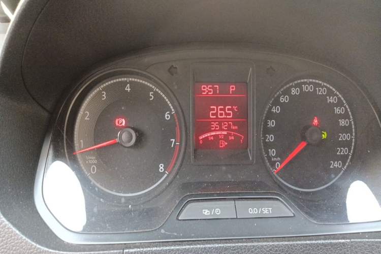 Used Volkswagen Jetta 2017 1.5L Automatic Fashion Model Odometer Close Up
