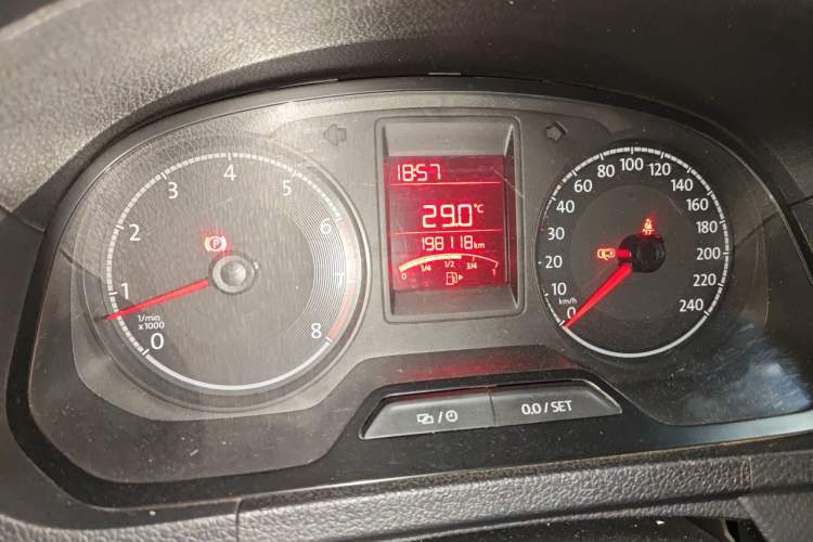 Used Volkswagen Jetta 2017 1.4L Manual Fashion Edition Odometer Close Up
