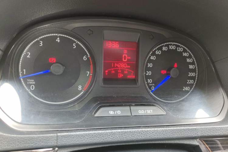 Used Volkswagen Jetta 2017 1.5L Manual Fashion Edition Odometer Close Up
