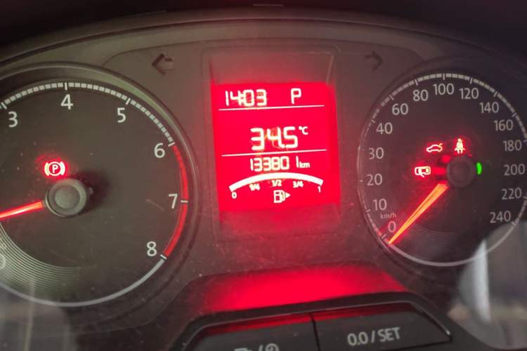 Used Volkswagen Jetta 2017 1.5L Automatic Fashion Model Odometer Close Up