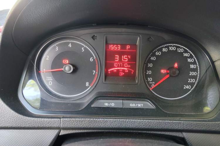 Used Volkswagen Jetta 2017 1.5L Automatic Fashion Model Odometer Close Up