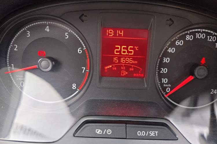 Used Volkswagen Jetta 2017 1.5L Manual Fashion Edition Odometer Close Up