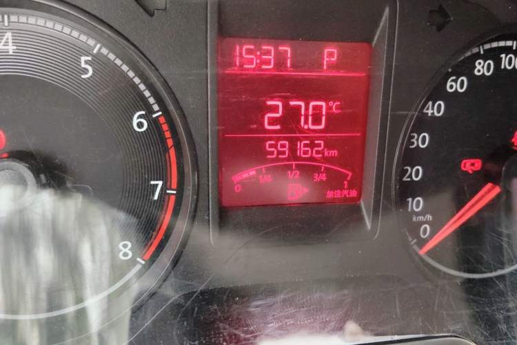 Used Volkswagen Jetta 2017 1.5L Automatic Fashion Model Odometer Close Up
