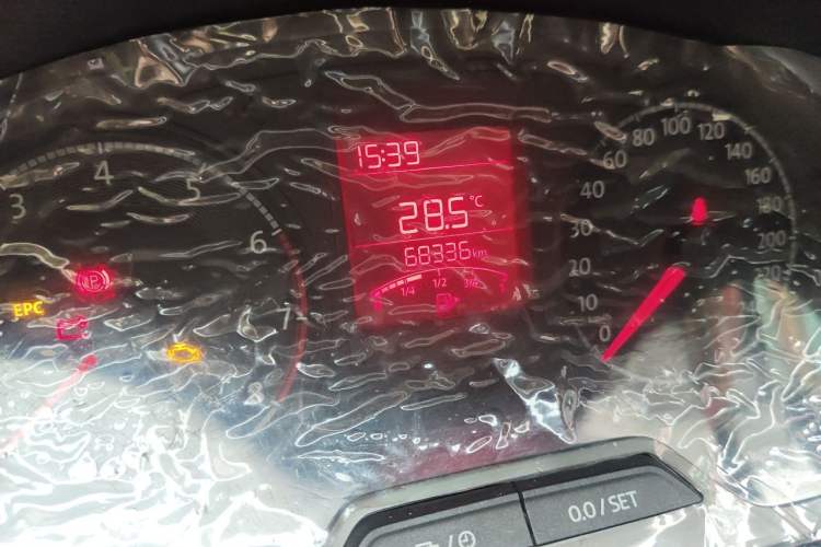 Used Volkswagen Jetta 2017 1.4L Manual Fashion Edition Odometer Close Up