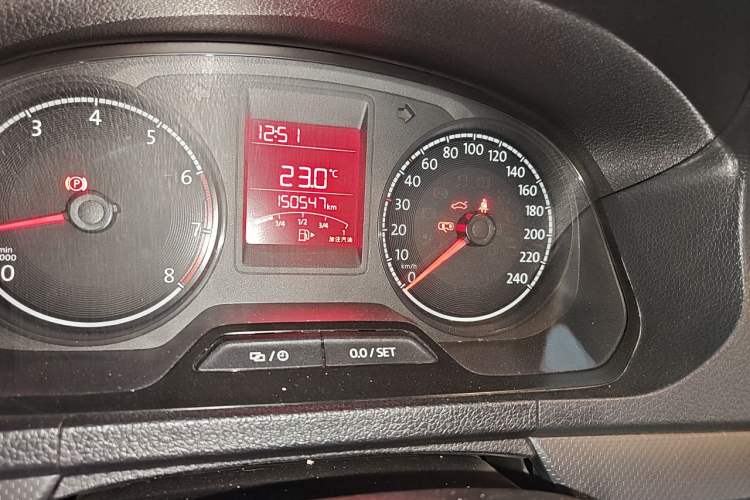 Used Volkswagen Jetta 2017 1.4L Manual Fashion Edition Odometer Close Up