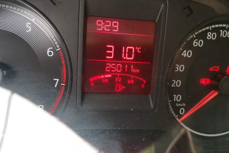 Used Volkswagen Jetta 2017 1.4L Manual Fashion Edition Odometer Close Up