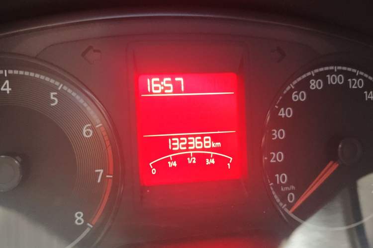 Used Volkswagen Jetta 2017 1.4L Manual Fashion Edition Odometer Close Up