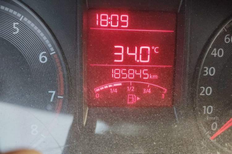 Used Volkswagen Jetta 2017 1.4L Manual Fashion Edition Odometer Close Up