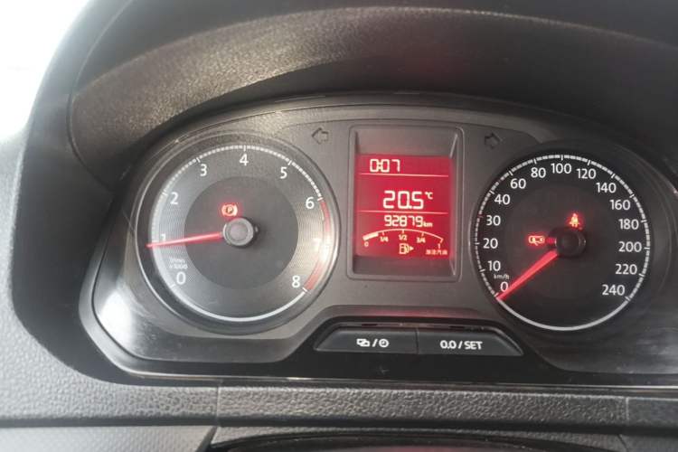 Used Volkswagen Jetta 2017 1.5L Manual Fashion Edition Odometer Close Up