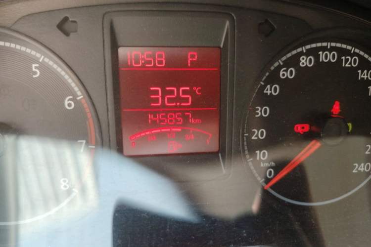 Used Volkswagen Jetta 2017 1.5L Automatic Fashion Model Odometer Close Up