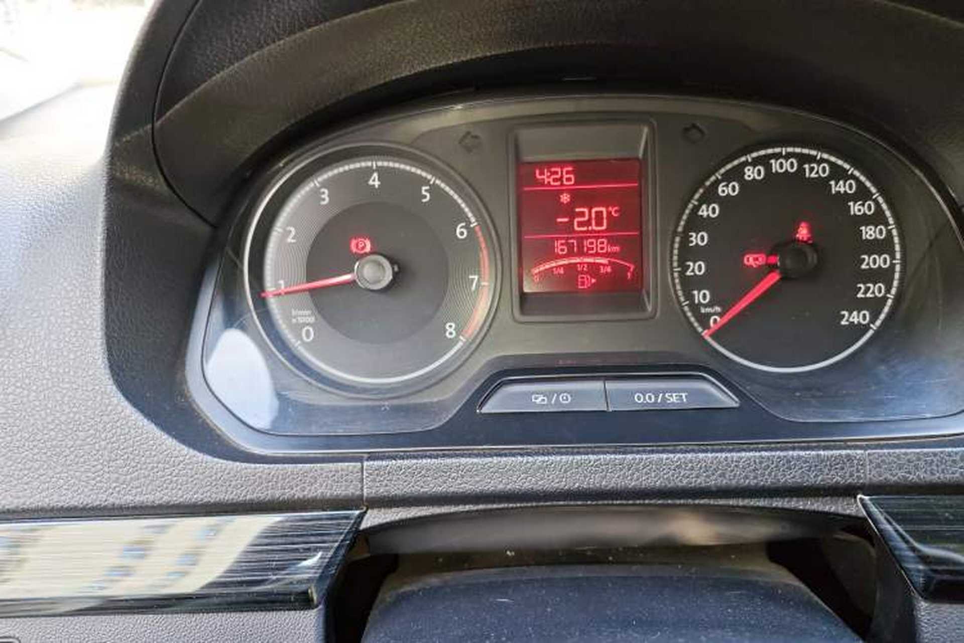 Used Volkswagen Jetta 2017 1.5L Manual Fashion Edition Odometer Close Up