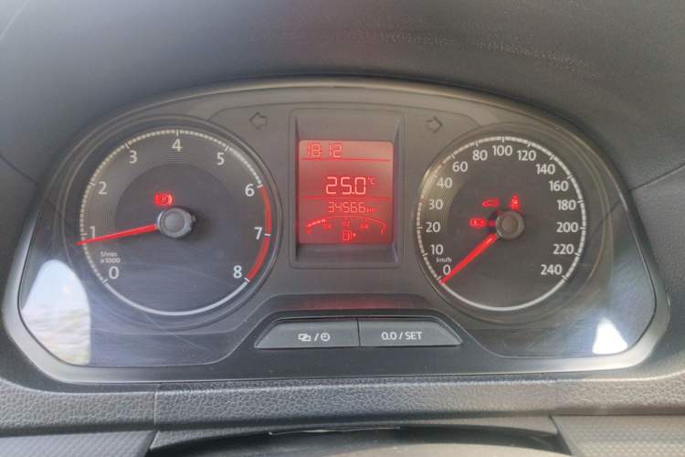 Used Volkswagen Jetta 2017 1.5L Manual Fashion Edition Odometer Close Up