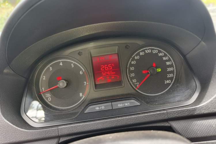 Used Volkswagen Jetta 2017 1.5L Automatic Fashion Model Odometer Close Up