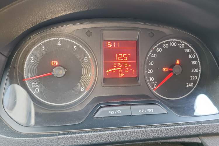 Used Volkswagen Jetta 2017 1.5L Manual Fashion Edition Odometer Close Up