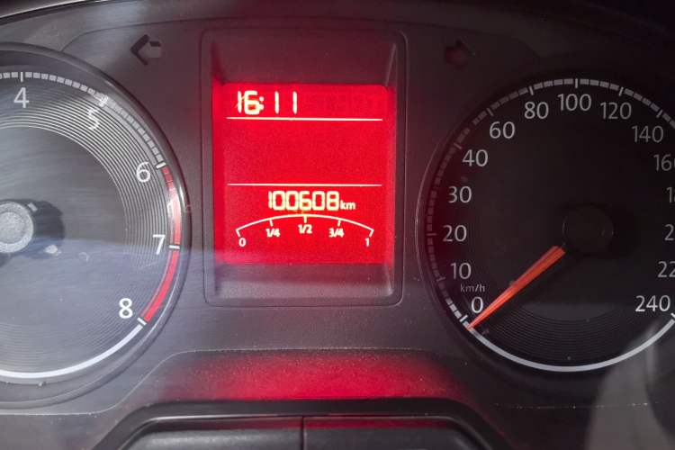 Used Volkswagen Jetta 2017 1.4L Manual Fashion Edition Odometer Close Up