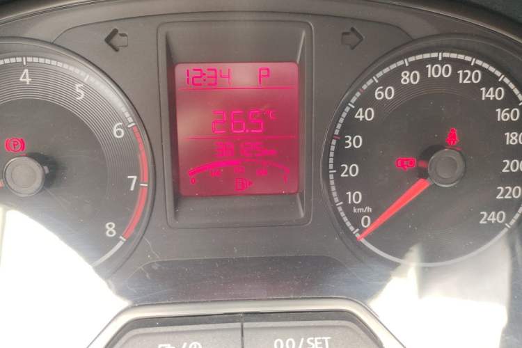 Used Volkswagen Jetta 2017 1.5L Automatic Fashion Model Odometer Close Up