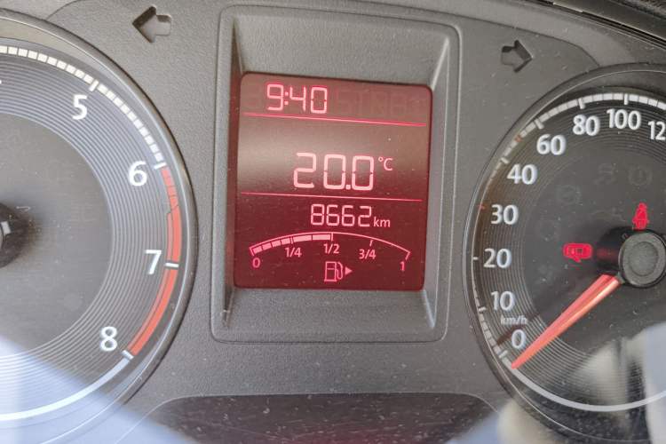 Used Volkswagen Jetta 2017 1.4L Manual Fashion Edition Odometer Close Up