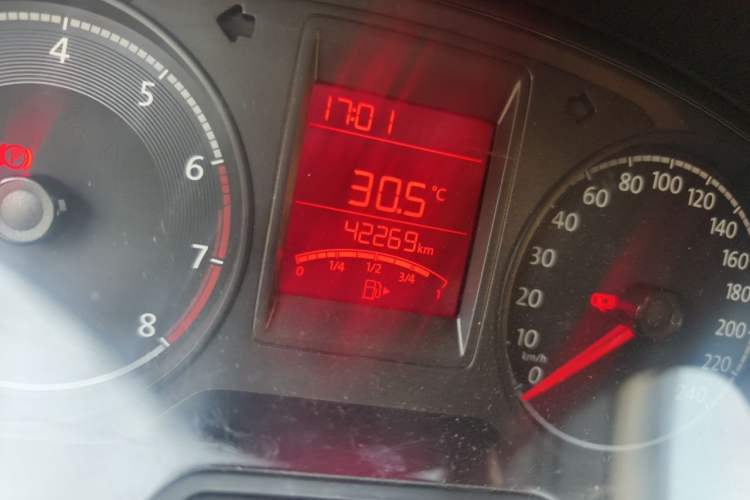 Used Volkswagen Jetta 2017 1.4L Manual Fashion Edition Odometer Close Up
