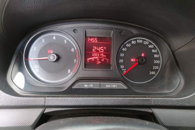 Used Volkswagen Jetta 2017 1.5L Manual Fashion Edition Odometer Close Up