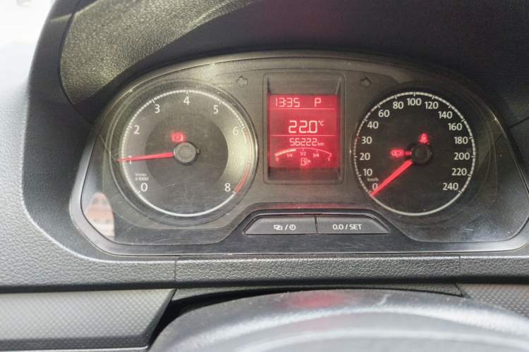 Used Volkswagen Jetta 2017 1.5L Automatic Fashion Model Odometer Close Up