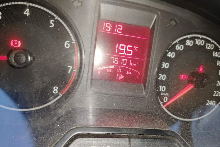 Used Volkswagen Jetta 2017 1.4L Manual Fashion Edition Odometer Close Up