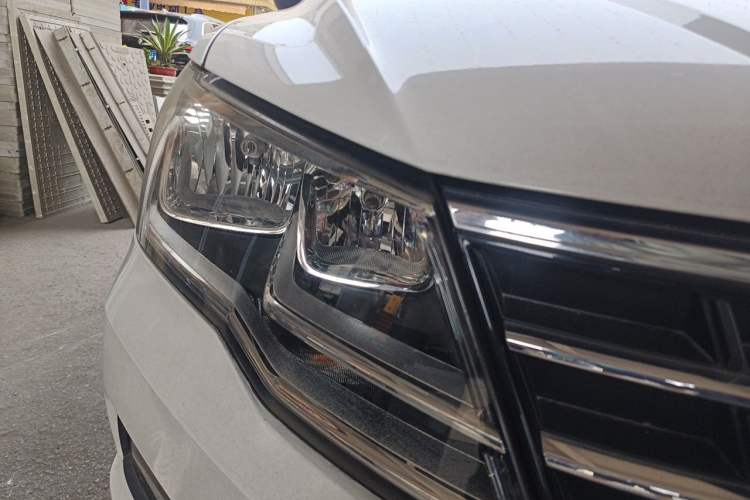 Used Volkswagen Jetta 2017 1.5L Manual Comfort Model Right Front Headlight