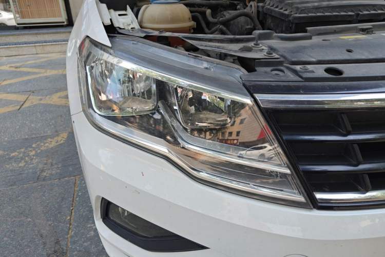 Used Volkswagen Jetta 2017 1.4L Manual Fashion Edition Right Front Headlight