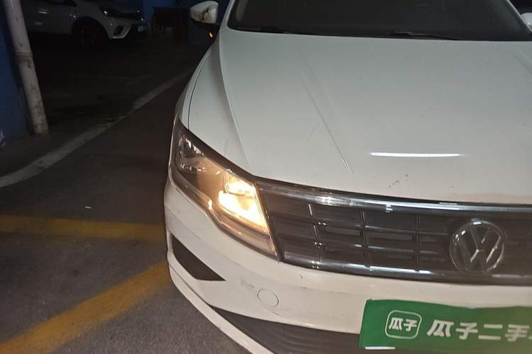 Used Volkswagen Jetta 2017 1.4L Manual Fashion Edition Right Front Headlight