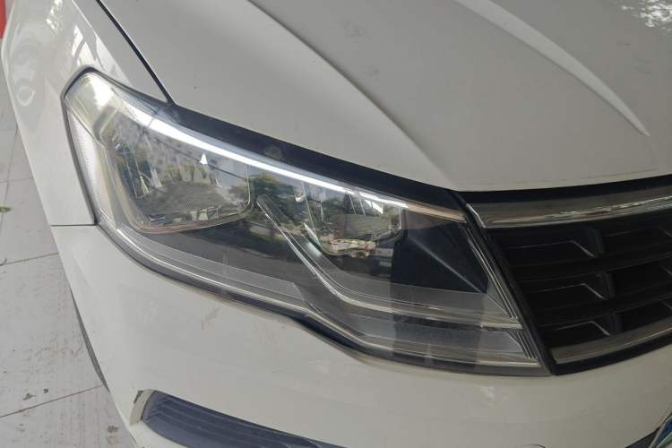 Used Volkswagen Jetta 2017 1.4L Manual Fashion Edition Right Front Headlight