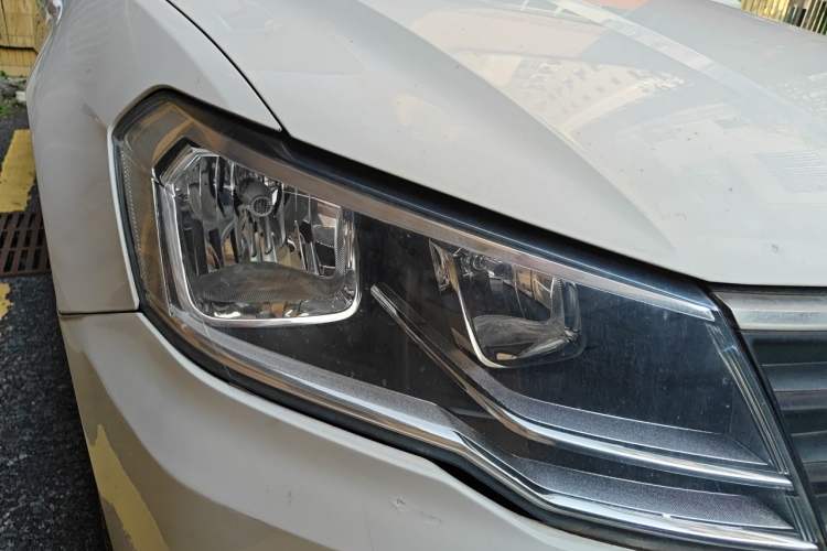 Used Volkswagen Jetta 2017 1.5L Automatic Fashion Model Right Front Headlight