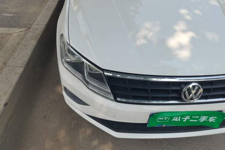 Used Volkswagen Jetta 2017 1.5L Automatic Fashion Model Right Front Headlight