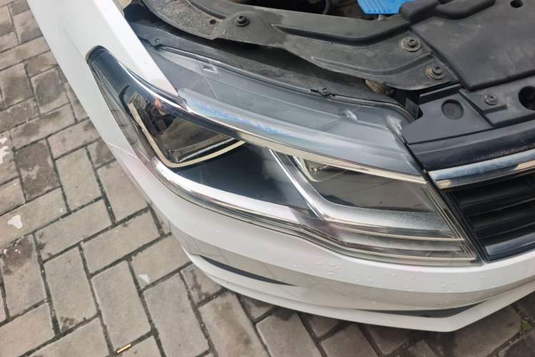 Used Volkswagen Jetta 2017 1.4L Manual Fashion Edition Right Front Headlight