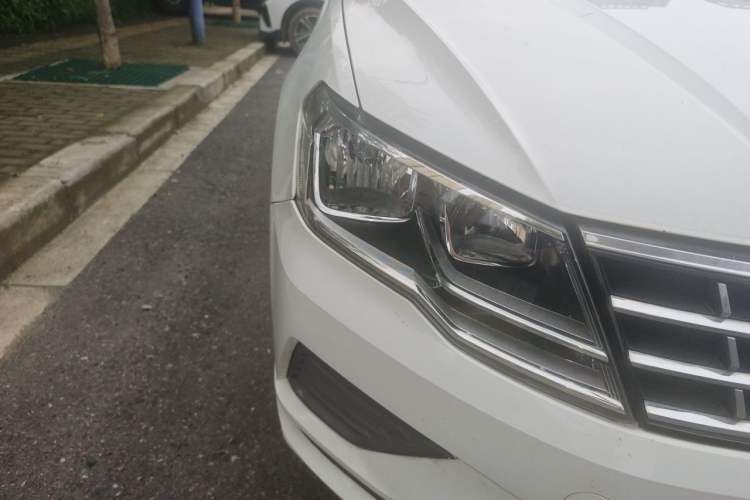 Used Volkswagen Jetta 2017 1.5L Automatic Fashion Model Right Front Headlight