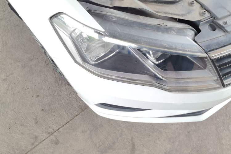 Used Volkswagen Jetta 2017 1.5L Manual Fashion Edition Right Front Headlight