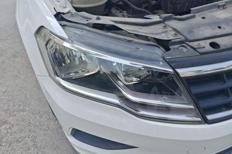 Used Volkswagen Jetta 2017 1.4L Manual Fashion Edition Right Front Headlight