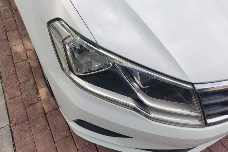 Used Volkswagen Jetta 2017 1.5L Manual Fashion Edition Right Front Headlight