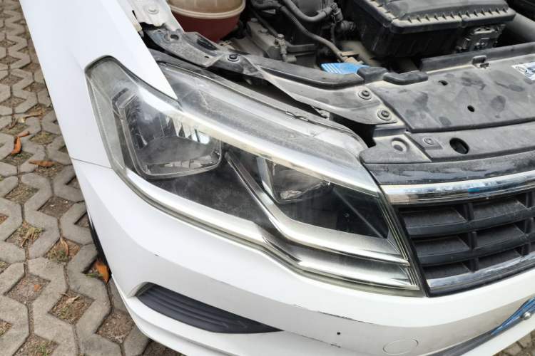 Used Volkswagen Jetta 2017 1.5L Manual Fashion Edition Right Front Headlight