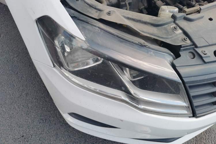 Used Volkswagen Jetta 2017 1.5L Manual Fashion Edition Right Front Headlight