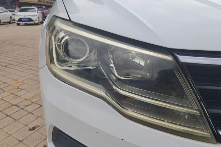 Used Volkswagen Jetta 2017 1.5L Manual Fashion Edition Right Front Headlight