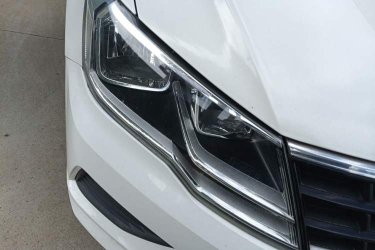 Used Volkswagen Jetta 2017 1.4L Manual Fashion Edition Right Front Headlight