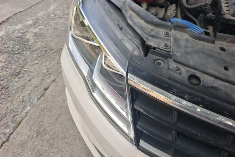 Used Volkswagen Jetta 2017 1.5L Manual Fashion Edition Right Front Headlight