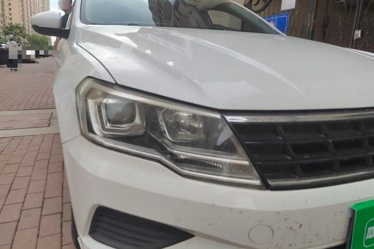 Used Volkswagen Jetta 2017 1.5L Manual Fashion Edition Right Front Headlight
